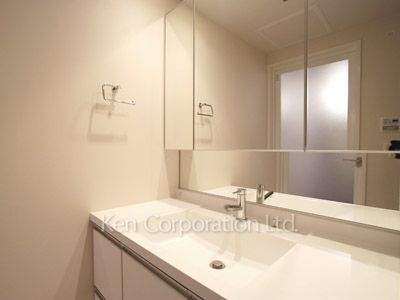 Powder Room ※Photo of the same layout on 9 floor. Decoration and fixture may differ.