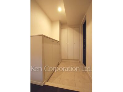 Entrance ※Photo of the same layout on 9 floor. Decoration and fixture may differ.