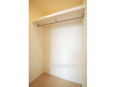 Closet ※Photo of the same layout on 11 floor. Decoration and fixture may differ.