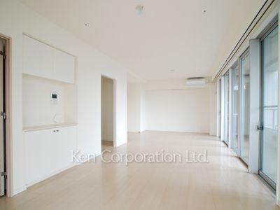 Living-Dining ※Photo of the same layout on 11 floor. Decoration and fixture may differ.