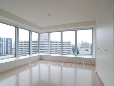Bedroom ※Photo of the same layout on 11 floor. Decoration and fixture may differ.