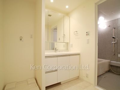 Powder Room ※Photo of the same layout on 11 floor. Decoration and fixture may differ.