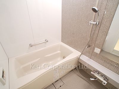 Bath ※Photo of the same layout on 11 floor. Decoration and fixture may differ.