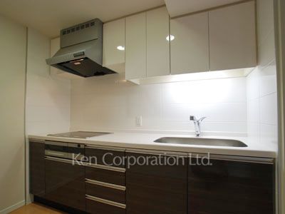 Kitchen ※Photo of the same layout on 7 floor. Decoration and fixture may differ.