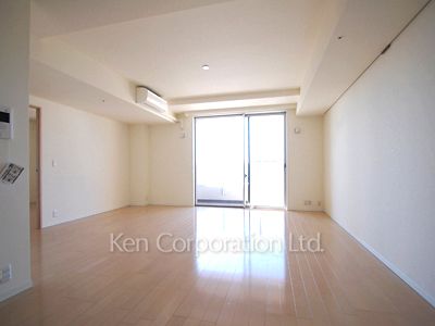 Living-Dining ※Photo of the same layout on 14 floor. Decoration and fixture may differ.