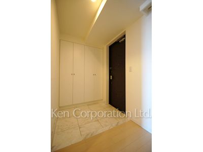 Entrance ※Photo of the same layout on 14 floor. Decoration and fixture may differ.