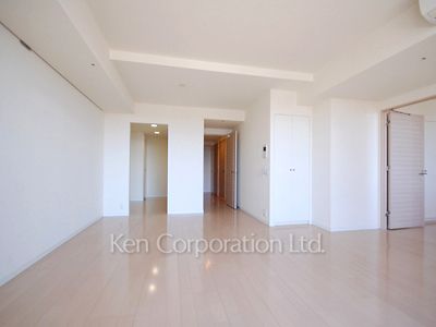 Living-Dining ※Photo of the same layout on 14 floor. Decoration and fixture may differ.