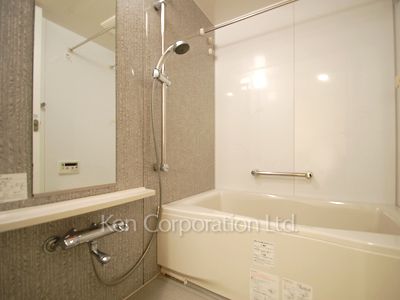 Bath ※Photo of the same layout on 14 floor. Decoration and fixture may differ.