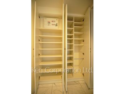 Closet ※Photo of the same layout on 14 floor. Decoration and fixture may differ.