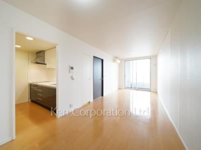 Living-Dining ※Photo of the same layout on 16 floor. Decoration and fixture may differ.