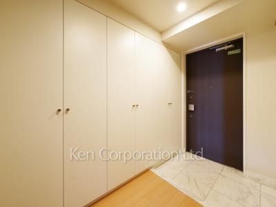 Entrance ※Photo of the same layout on 16 floor. Decoration and fixture may differ.