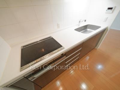 Kitchen ※Photo of the same layout on 16 floor. Decoration and fixture may differ.