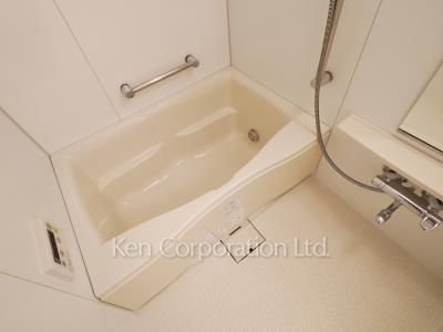 Bath ※Photo of the same layout on 16 floor. Decoration and fixture may differ.