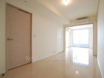 Living-Dining ※Photo of the same layout on 18 floor. Decoration and fixture may differ.