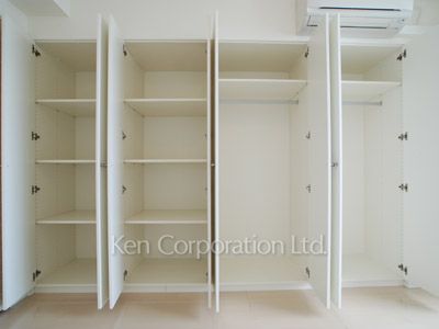 Closet ※Photo of the same layout on 18 floor. Decoration and fixture may differ.