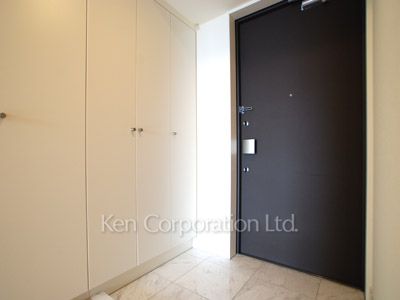 Entrance ※Photo of the same layout on 18 floor. Decoration and fixture may differ.