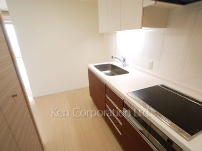 Kitchen ※Photo of the same layout on 18 floor. Decoration and fixture may differ.