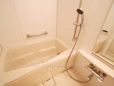 Bath ※Photo of the same layout on 18 floor. Decoration and fixture may differ.