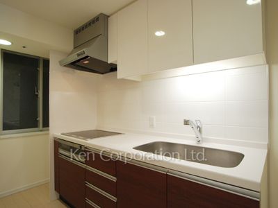 Kitchen ※Photo of the same layout on 17 floor. Decoration and fixture may differ.
