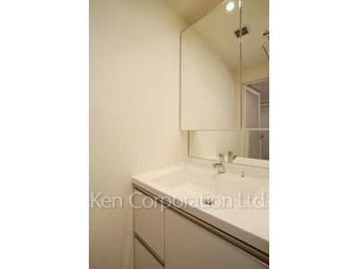 Powder Room ※Photo of the same layout on 17 floor. Decoration and fixture may differ.