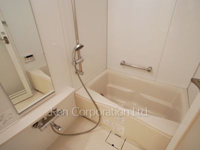 Bath ※Photo of the same layout on 17 floor. Decoration and fixture may differ.
