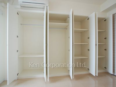 Closet ※Photo of the same layout on 17 floor. Decoration and fixture may differ.