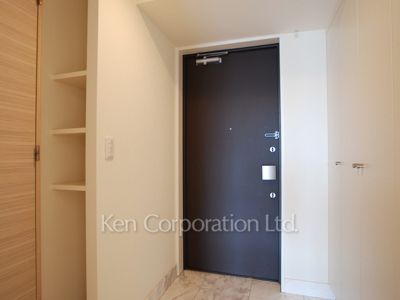 Entrance ※Photo of the same layout on 17 floor. Decoration and fixture may differ.