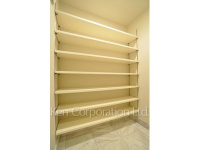 Shoes-In Closet ※Photo of the same layout on 10 floor. Decoration and fixture may differ.