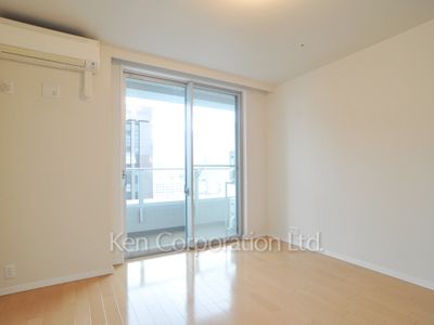 Bedroom ※Photo of the same layout on 10 floor. Decoration and fixture may differ.