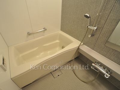 Bath ※Photo of the same layout on 10 floor. Decoration and fixture may differ.