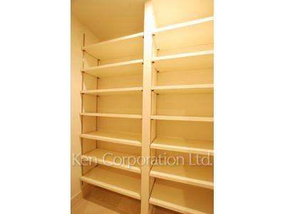Closet ※Photo of the same layout on 6 floor. Decoration and fixture may differ.