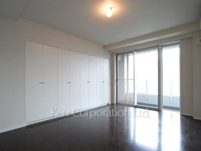 Bedroom ※Photo of the same layout on 6 floor. Decoration and fixture may differ.