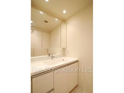 Powder Room ※Photo of the same layout on 6 floor. Decoration and fixture may differ.