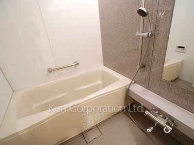 Bath ※Photo of the same layout on 6 floor. Decoration and fixture may differ.