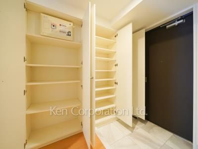 Closet ※Photo of the same layout on 10 floor. Decoration and fixture may differ.