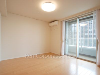Bedroom ※Photo of the same layout on 7 floor. Decoration and fixture may differ.
