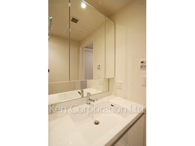 Powder Room ※Photo of the same layout on 7 floor. Decoration and fixture may differ.