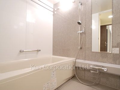 Bath ※Photo of the same layout on 7 floor. Decoration and fixture may differ.