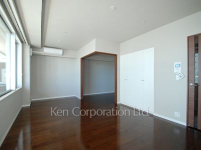 Living-Dining ※Photo of the same layout on 30 floor. Decoration and fixture may differ.