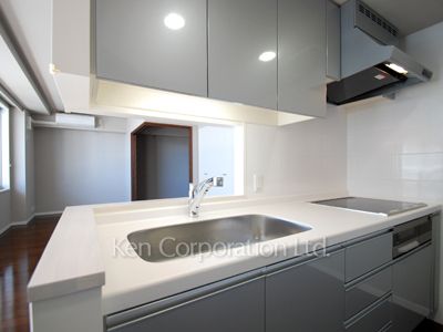Kitchen ※Photo of the same layout on 30 floor. Decoration and fixture may differ.