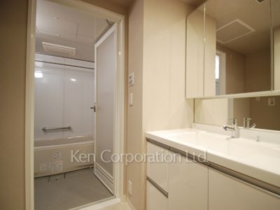 Powder Room ※Photo of the same layout on 30 floor. Decoration and fixture may differ.
