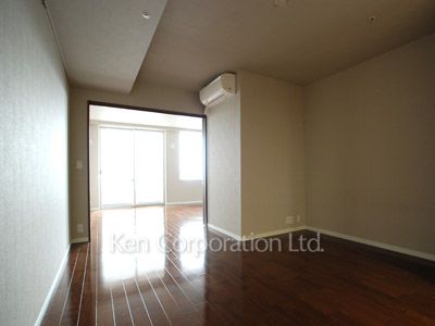 Living-Dining ※Photo of the same layout on 30 floor. Decoration and fixture may differ.