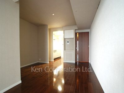Living-Dining ※Photo of the same layout on 30 floor. Decoration and fixture may differ.