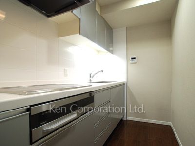 Kitchen ※Photo of the same layout on 30 floor. Decoration and fixture may differ.