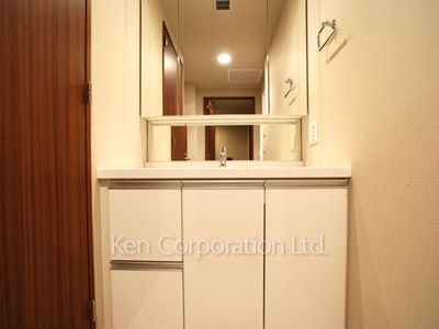 Powder Room ※Photo of the same layout on 30 floor. Decoration and fixture may differ.