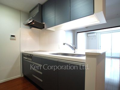Kitchen ※Photo of the same layout on 29 floor. Decoration and fixture may differ.