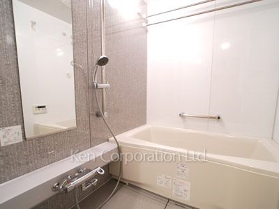 Bath ※Photo of the same layout on 29 floor. Decoration and fixture may differ.