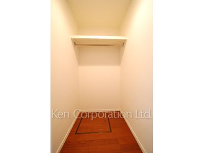 Closet ※Photo of the same layout on 29 floor. Decoration and fixture may differ.