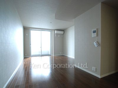 Living-Dining ※Photo of the same layout on 30 floor. Decoration and fixture may differ.