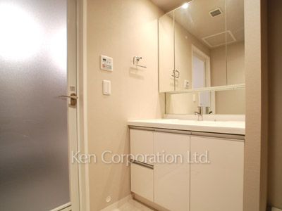Powder Room ※Photo of the same layout on 30 floor. Decoration and fixture may differ.